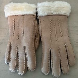 Light tan /cream color Ugg gloves